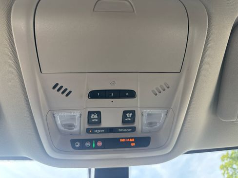 Used 2019 Buick Enclave Essence AWD/4WD image 27