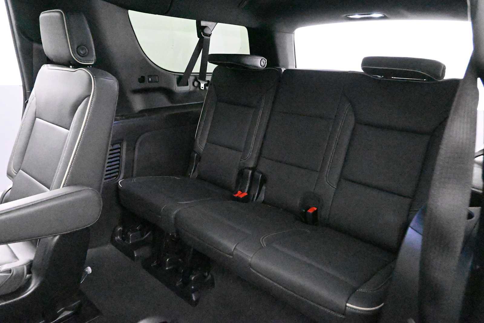 Used 2024 GMC Yukon XL SLT w/ SLT Luxury Package AWD/4WD image 31