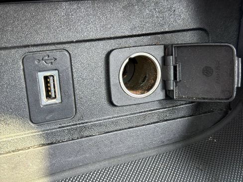 Used 2017 Ford Escape Titanium FWD image 34
