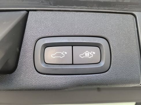 Used 2018 Volvo XC60 T6 Inscription w/ Convenience Package AWD/4WD image 11