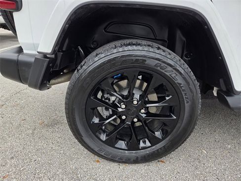 Used 2022 Jeep Wrangler Unlimited Sahara w/ Cold Weather Group image 21