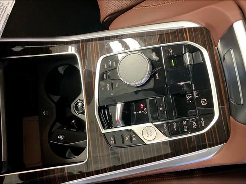 New 2026 BMW X5 xDrive50e image 7