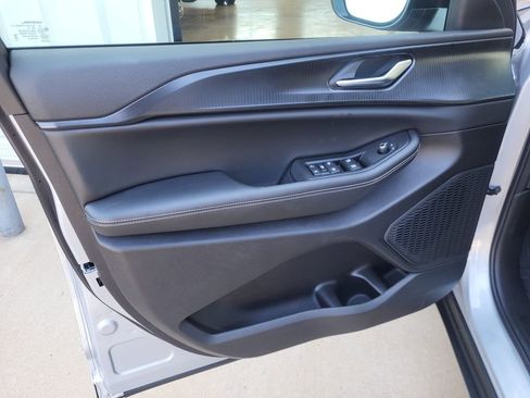 New 2025 Jeep Grand Cherokee Altitude image 14