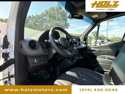 Used 2025 Mercedes-Benz Sprinter 2500 image 10