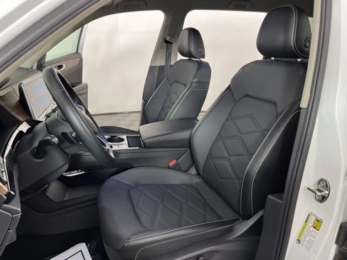 Used 2025 Volkswagen Atlas SE FWD image 20