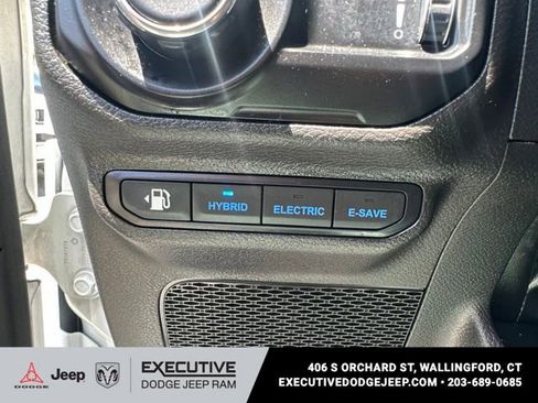 Used 2023 Jeep Wrangler Unlimited Sahara w/ Cold Weather Group AWD/4WD image 19