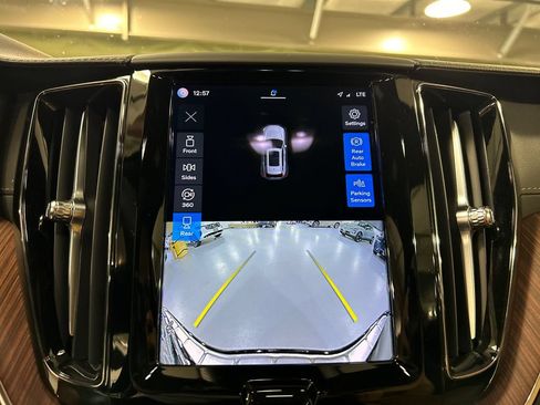 Certified 2023 Volvo XC60 T8 Ultimate w/ Climate Package AWD/4WD image 16