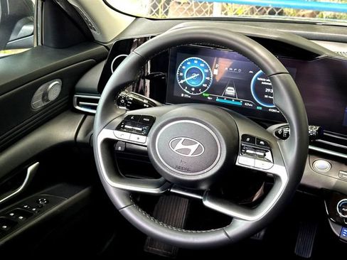 Used 2024 Hyundai Elantra Limited FWD image 25