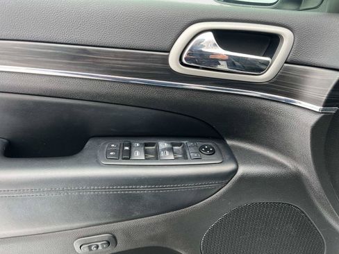 Used 2020 Jeep Grand Cherokee Limited w/ Luxury Group II image 19