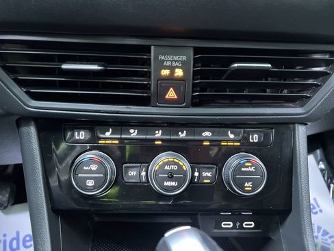 Used 2020 Volkswagen Jetta R-Line FWD image 22