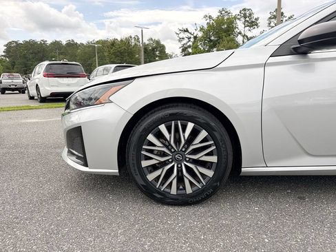 Used 2024 Nissan Altima 2.5 SV FWD image 13
