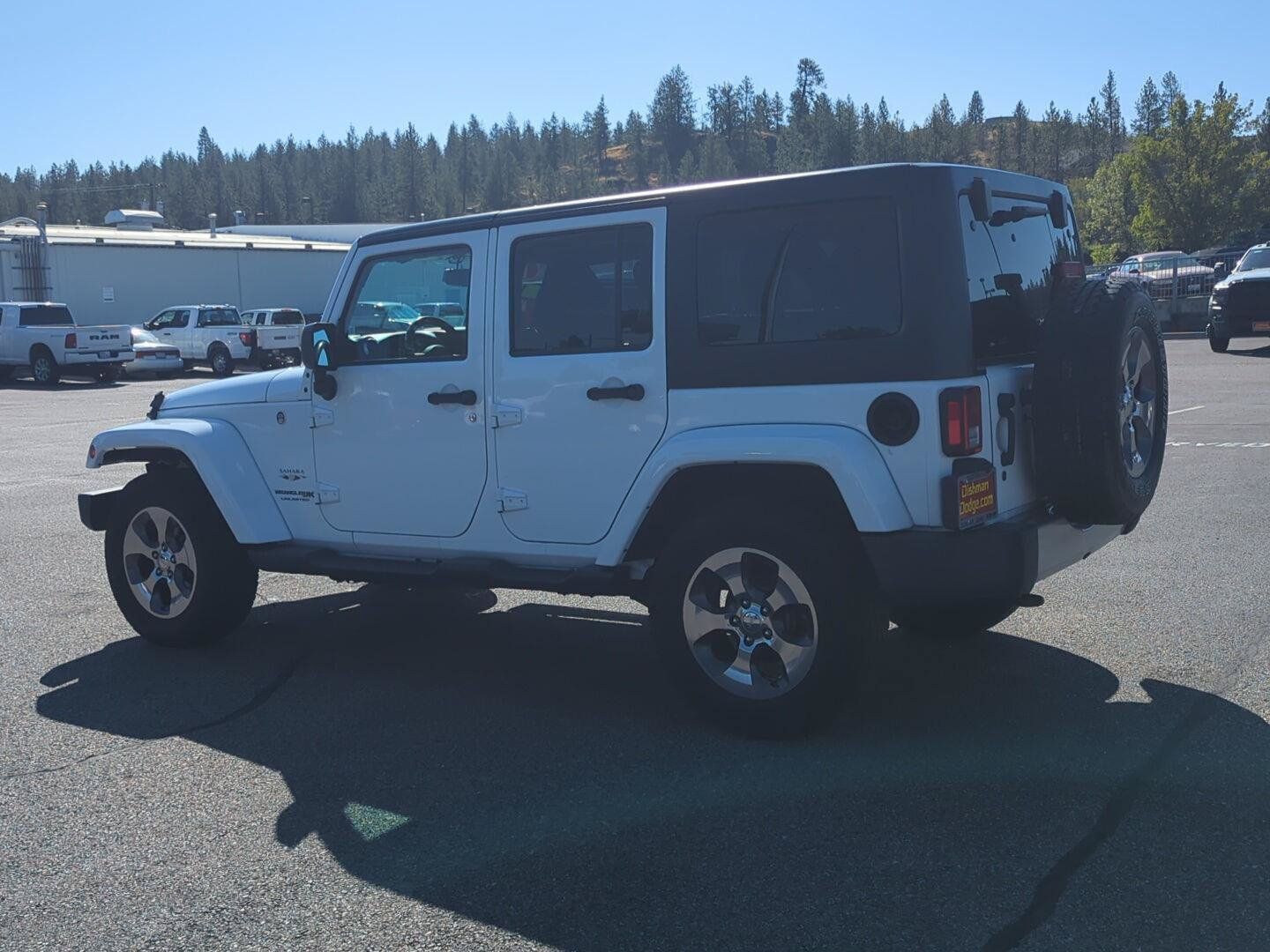 Used 2018 Jeep Wrangler Unlimited Sahara AWD/4WD image 4