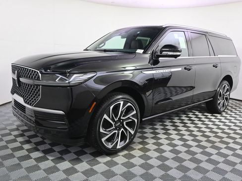 New 2026 Lincoln Navigator L Reserve AWD/4WD image 2