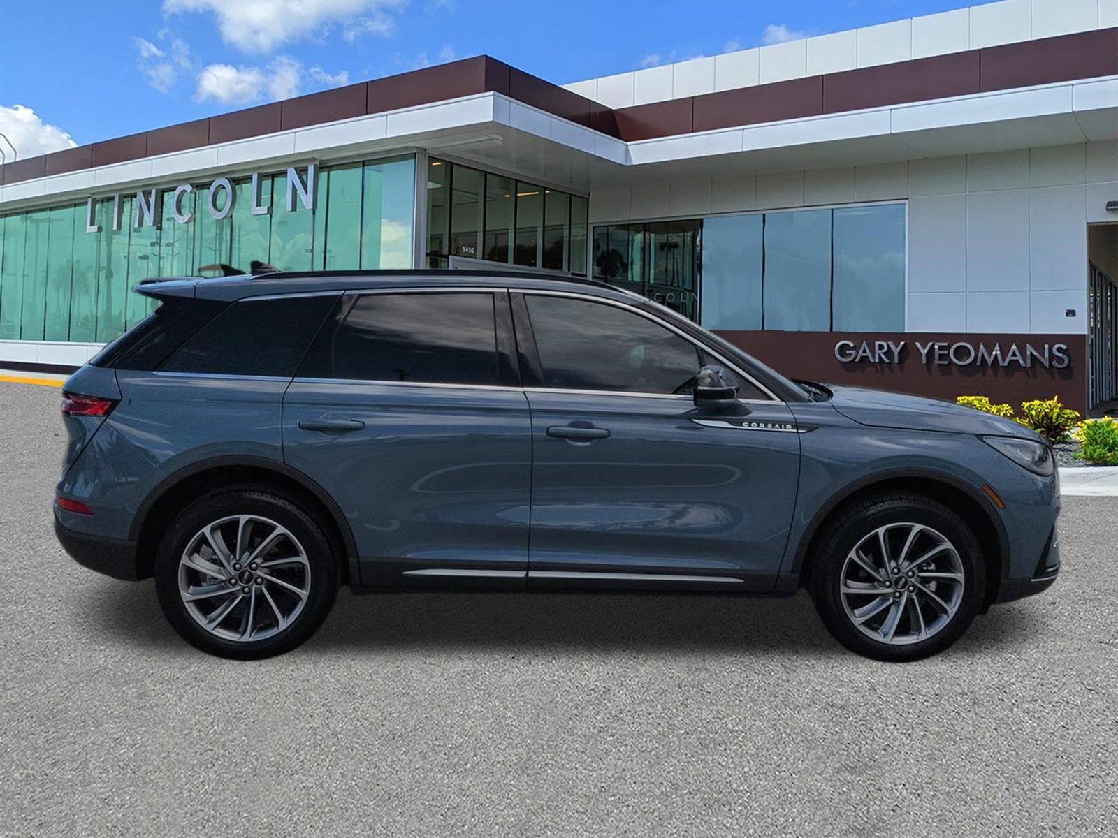 Used 2026 Lincoln Corsair Premiere FWD image 3