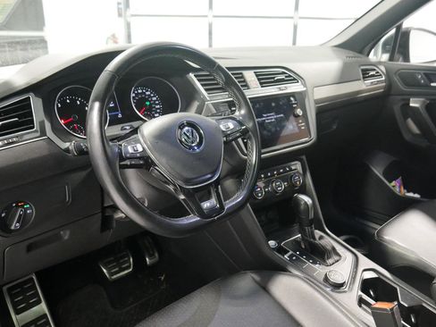 Used 2021 Volkswagen Tiguan SE R-Line image 9