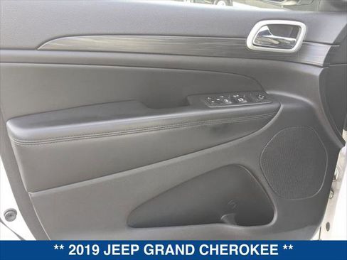 Used 2019 Jeep Grand Cherokee Laredo image 10