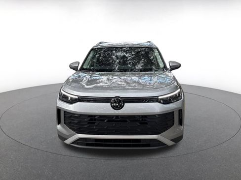 Used 2026 Volkswagen Tiguan SE FWD image 2