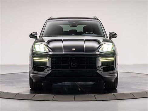 Used 2025 Porsche Cayenne Turbo AWD/4WD image 6