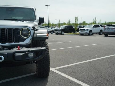 New 2024 Jeep Wrangler Unlimited Rubicon w/ Capability Package image 38