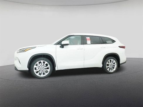 New 2026 Toyota Highlander Limited image 18