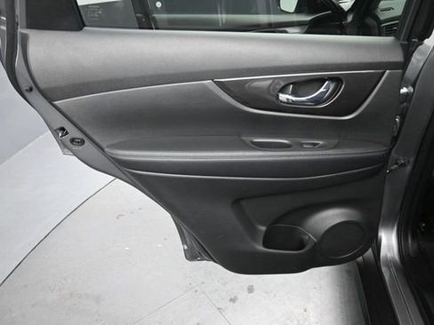 Used 2020 Nissan Rogue SV FWD image 20