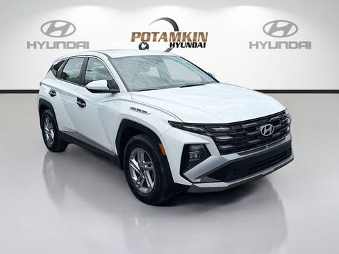 Certified 2025 Hyundai Tucson SE FWD image 3