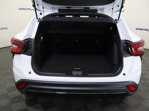 New 2026 Chevrolet Trax RS w/ Sunroof Package FWD image 9