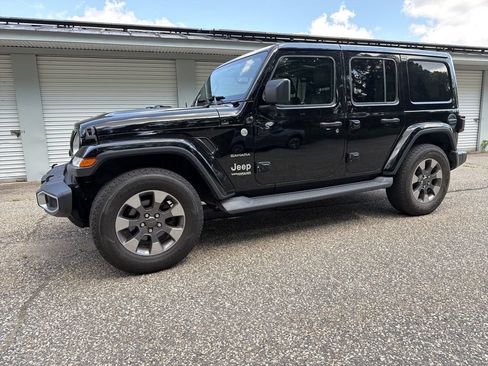 Used 2018 Jeep Wrangler Unlimited Sahara w/ Dual Top Group AWD/4WD image 7