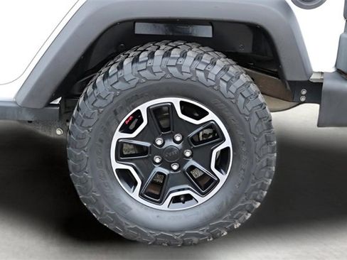 Used 2016 Jeep Wrangler Unlimited Rubicon w/ Connectivity Group image 9