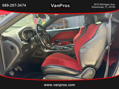 Used 2015 Dodge Challenger R/T Scat Pack w/ Leather Interior Group RWD image 9