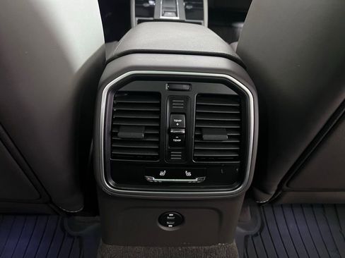 Certified 2025 Porsche Macan image 23