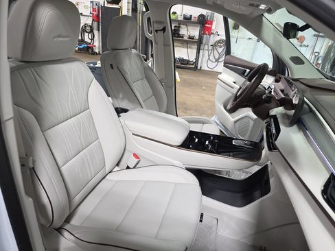 New 2026 Buick Enclave Avenir w/ Super Cruise Package AWD/4WD image 10