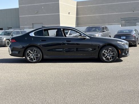 Used 2026 BMW 530i w/ Premium Package RWD image 5