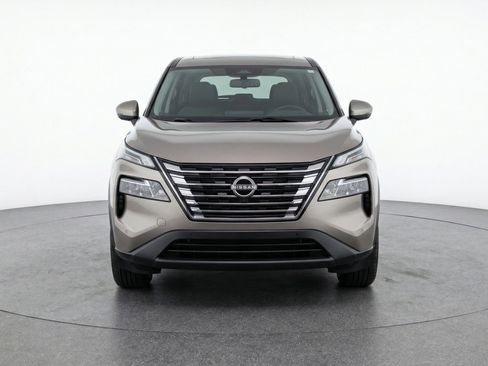 Used 2025 Nissan Rogue SV FWD image 2