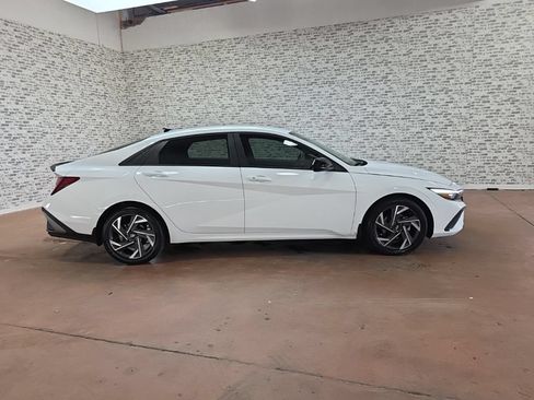 Certified 2025 Hyundai Elantra Sport FWD image 6