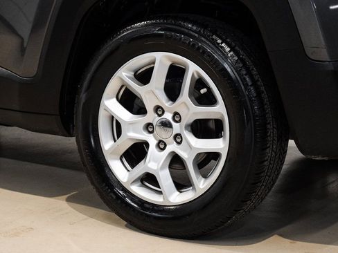 Used 2018 Jeep Renegade Latitude image 58