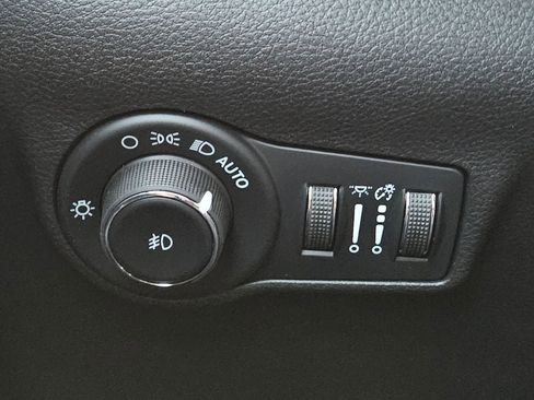 New 2026 Jeep Compass Limited image 18