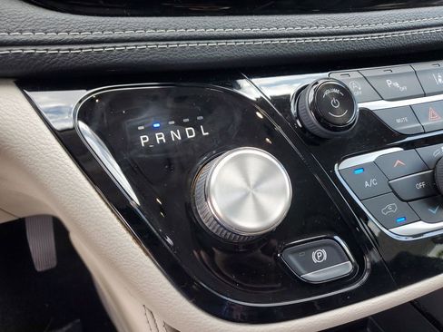 Used 2021 Chrysler Pacifica Limited w/ Uconnect Theater Family Group image 30