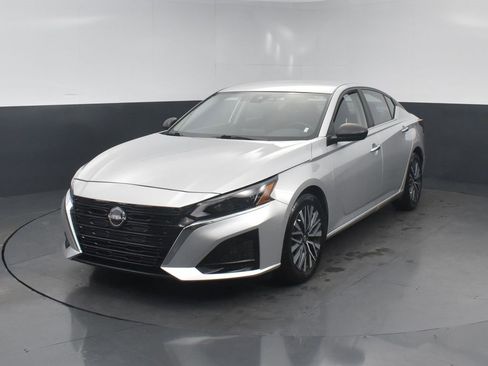 Used 2024 Nissan Altima 2.5 SV image 19