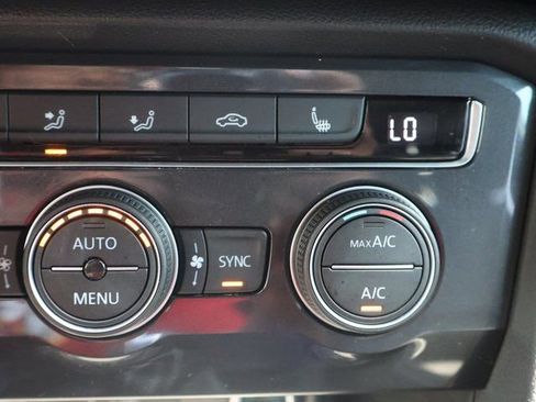 Used 2021 Volkswagen Tiguan SE R-Line image 23