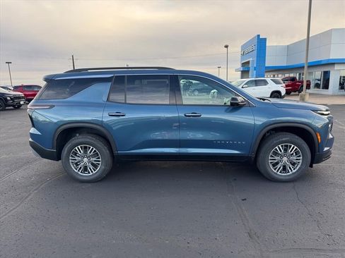 New 2026 Chevrolet Traverse LT w/ Driver Confidence Package image 2