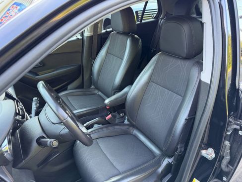 Used 2019 Chevrolet Trax LT w/ LT Convenience Package AWD/4WD image 26