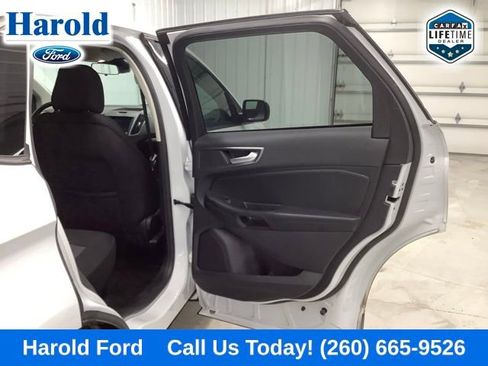 Used 2020 Ford Edge SE image 9