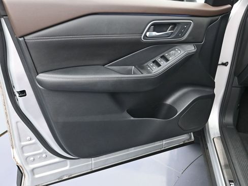 Used 2023 Nissan Rogue Platinum w/ Platinum Premium Package image 10