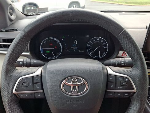 Used 2023 Toyota Sienna Limited AWD/4WD image 25