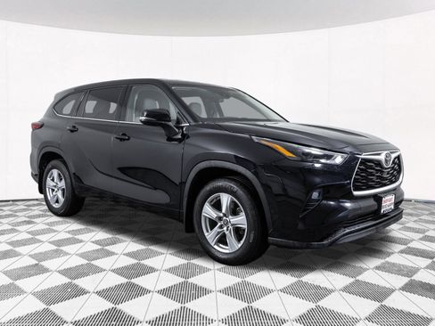 Used 2022 Toyota Highlander LE AWD/4WD image 22