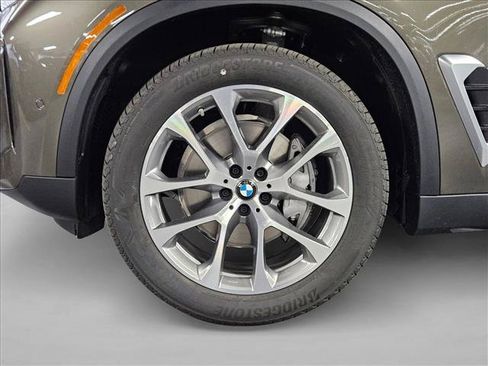 Certified 2026 BMW X5 sDrive40i w/ Parking Assistance Package RWD image 9