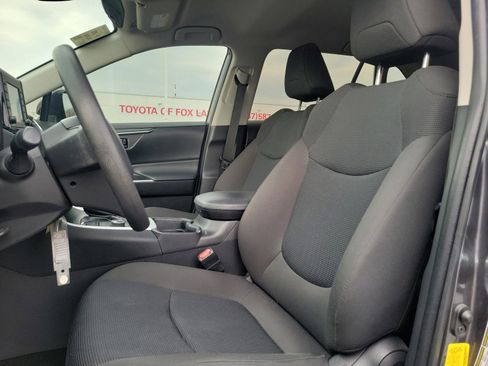Used 2021 Toyota RAV4 LE AWD/4WD image 16