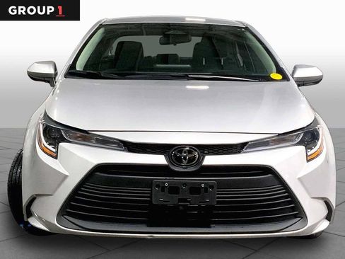 Used 2025 Toyota Corolla LE FWD image 4