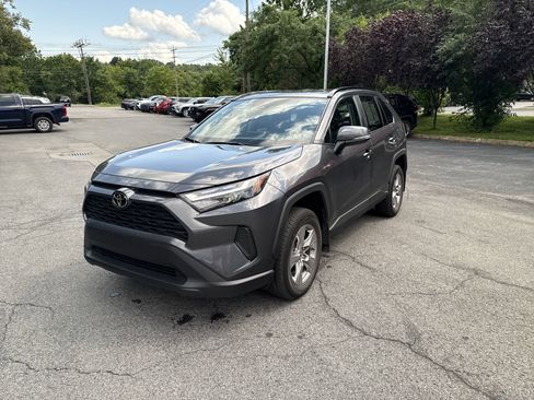 Used 2022 Toyota RAV4 XLE image 1